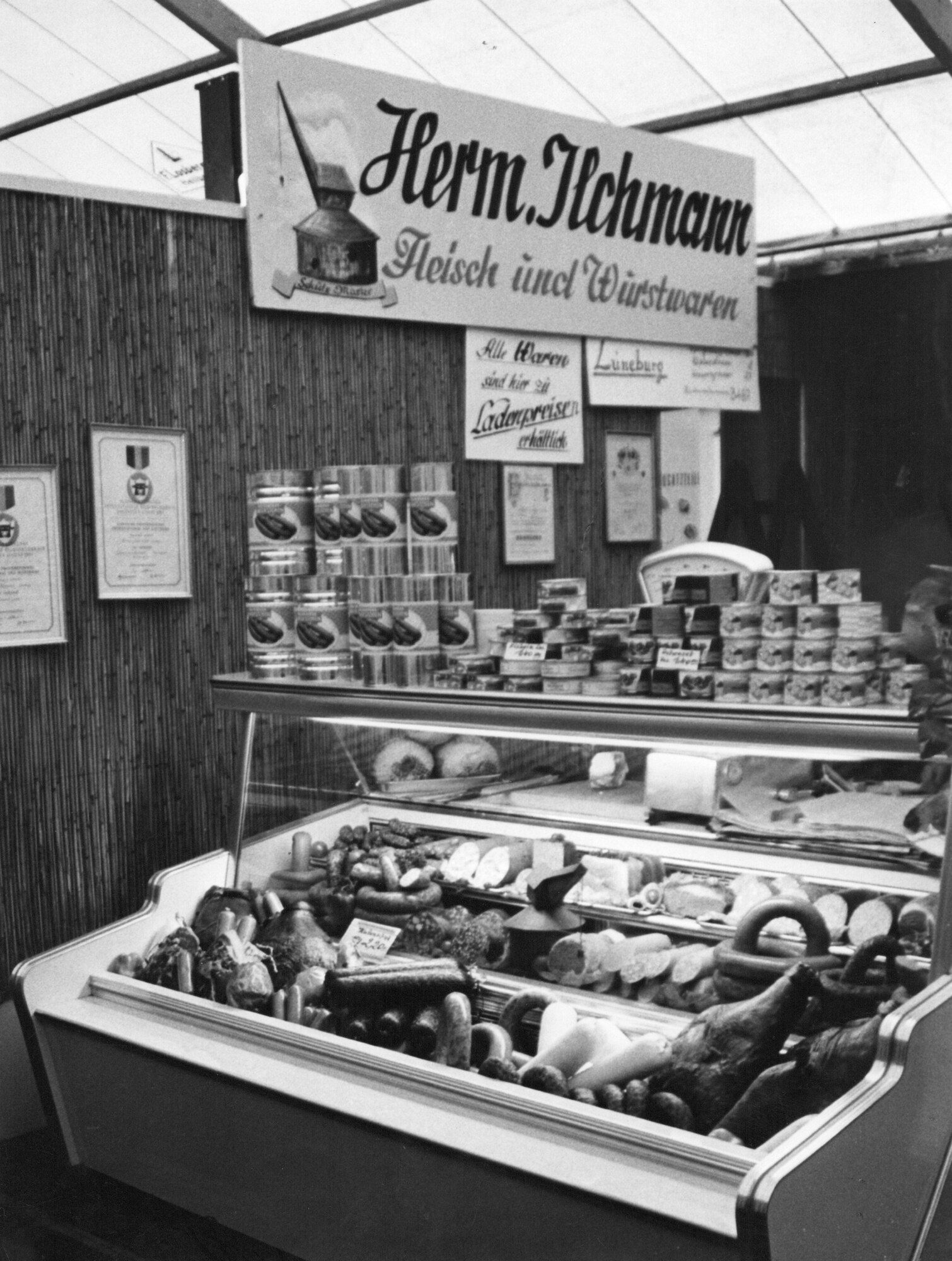 Verkaufsstand von Hermann Ilchmann, Fleisch und Wurstwaren